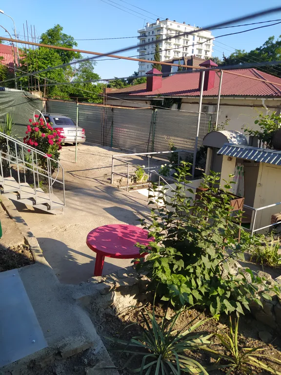 Дом 6-местный на улице Урицкого, 60 м², Алушта — двор, фото 3