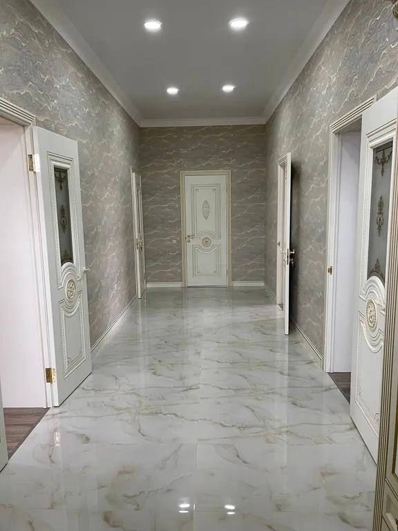 Частный аккуратный дом с двором на берегу Каспийского моря