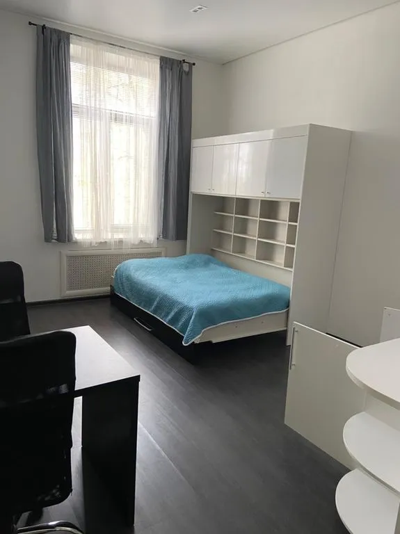 Трёхместный номер улучшенный с видом на город