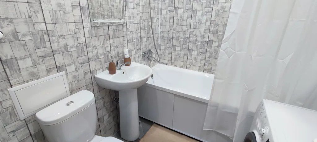 Квартира однокомнатная у Московской, в Октябрьском, 45 м², Самара — ванная комната