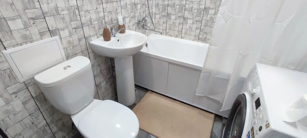 Квартира однокомнатная у Московской, в Октябрьском, 45 м², Самара — ванная комната, фото 2
