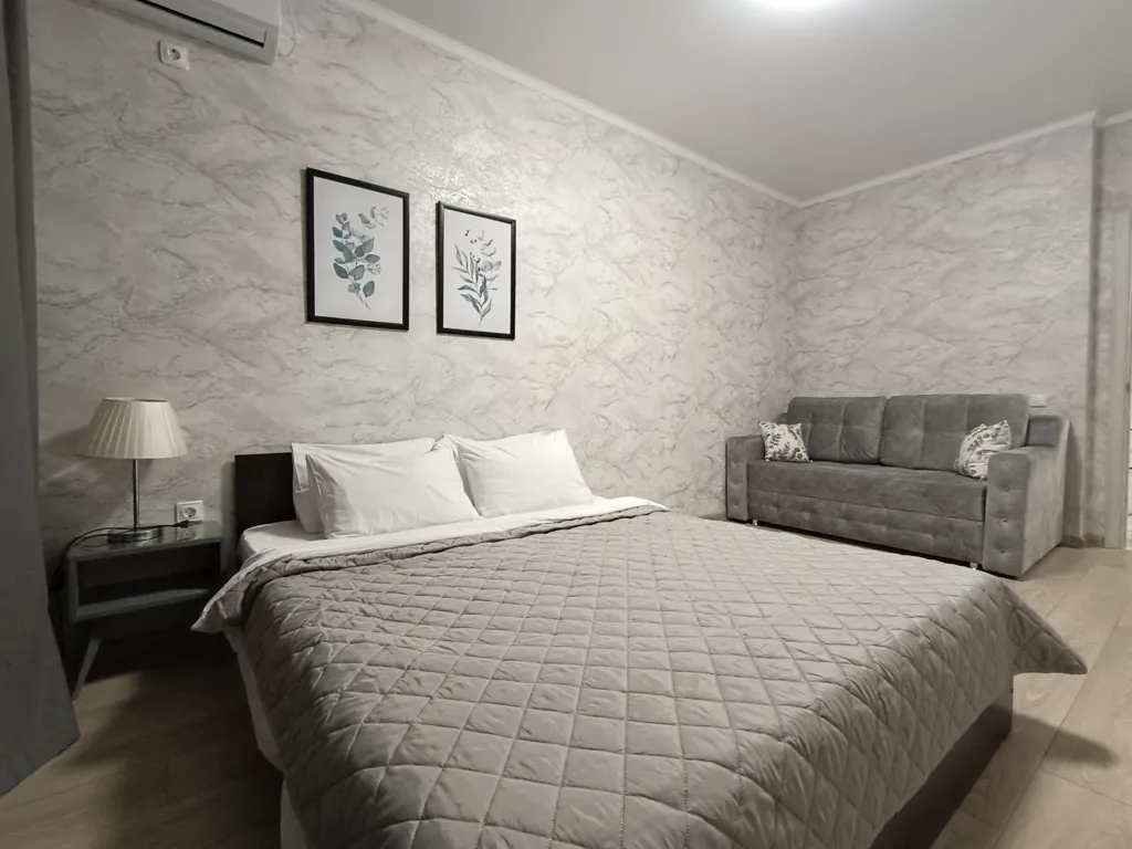 Квартира однокомнатная на улице Берберовской, 40 м², Ростов-на-Дону — спальня, фото 2