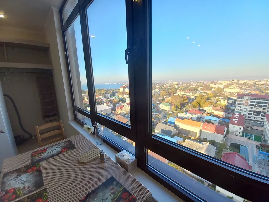 Квартира трёхкомнатная на улице Шевченко, 50 м², Анапа — фото 11