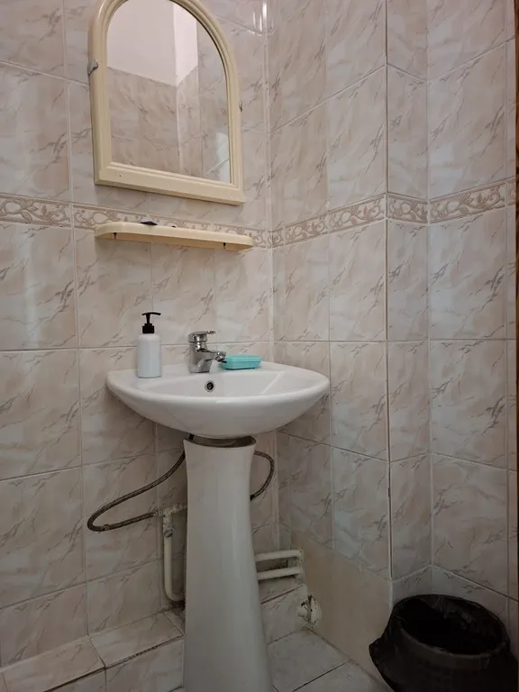 Двухместный номер с 2 отдельными кроватями полуэконом с душем и умывальником  (туалет отдельно на этаже) — Отдых, фото 4 из 5