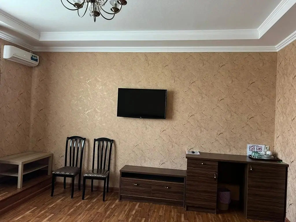 Трёхместный номер стандарт — вид из окна