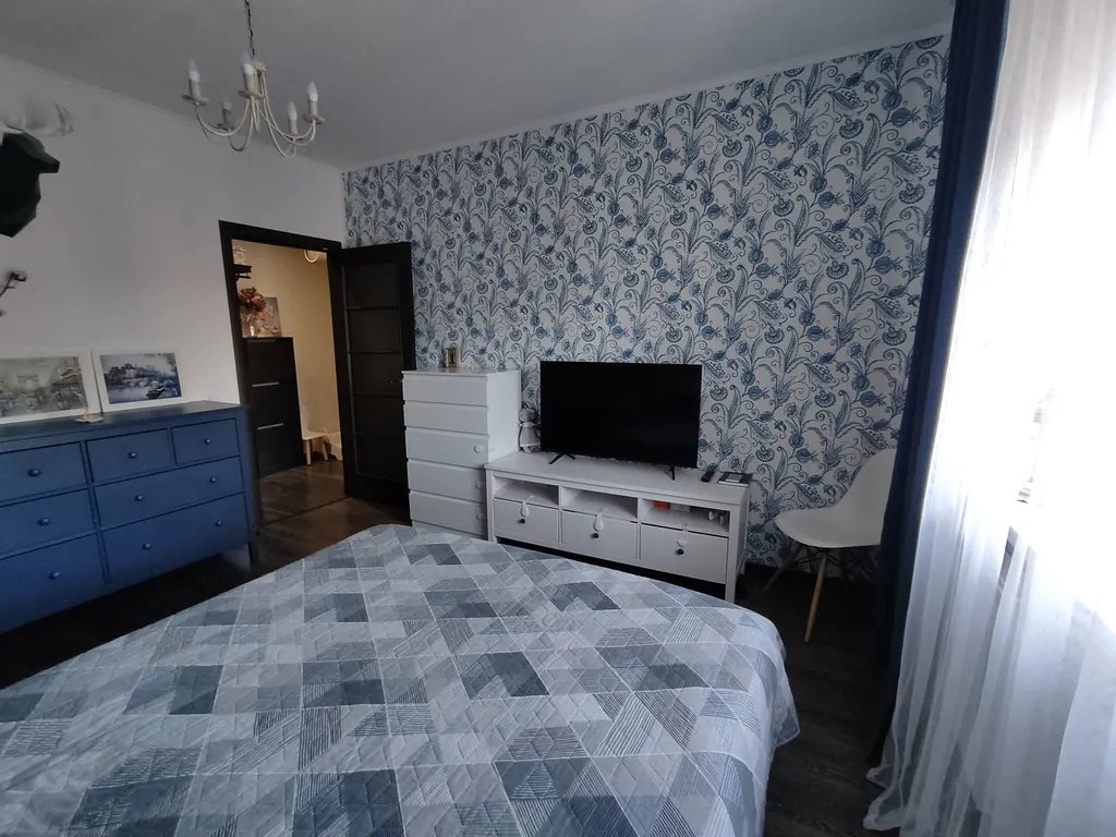 Квартира двухкомнатная на улице Завокзальной, 65 м², Великий Новгород — спальня, фото 4