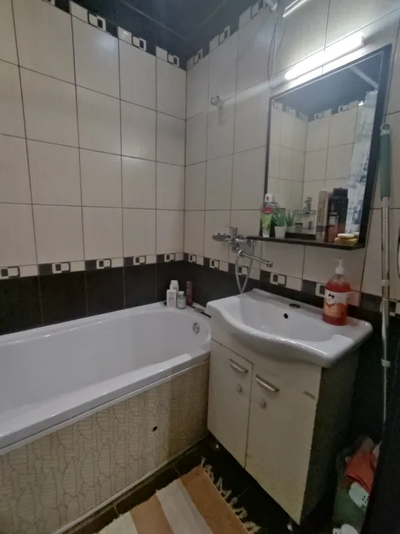 Квартира двухкомнатная на улице Завокзальной, 65 м², Великий Новгород — ванная комната, фото 2