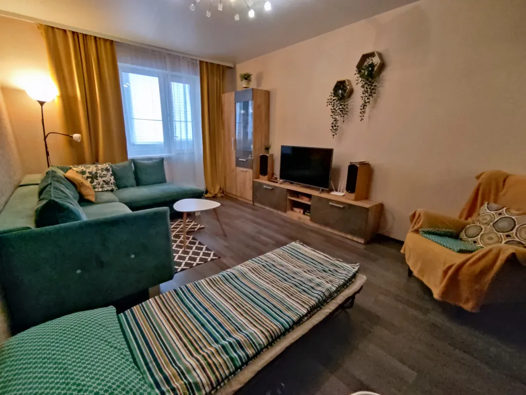 Квартира двухкомнатная на улице Завокзальной, 65 м², Великий Новгород — спальня, фото 5
