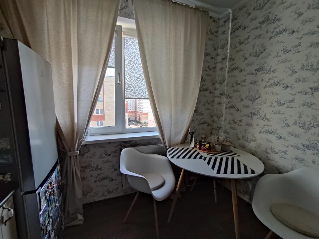 Квартира двухкомнатная на улице Завокзальной, 65 м², Великий Новгород — кухня