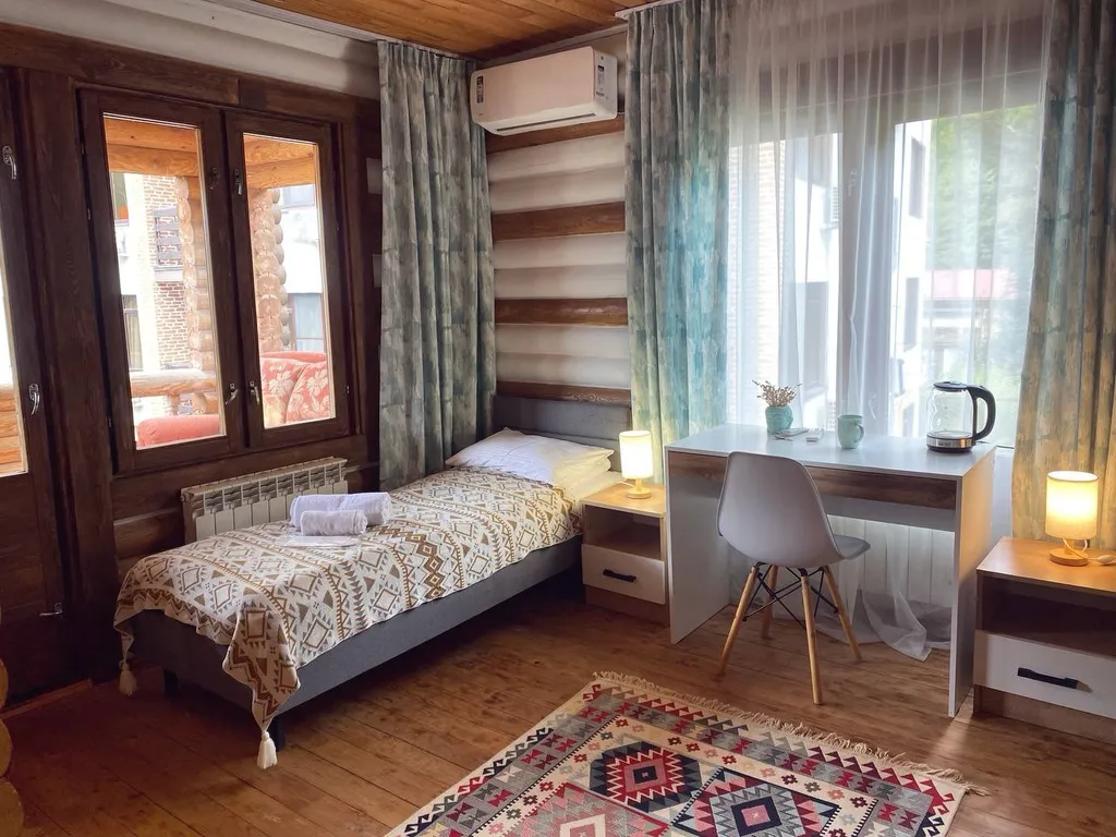 Аутентичный номер standard с балконом, видом на горы, с ванной, №4