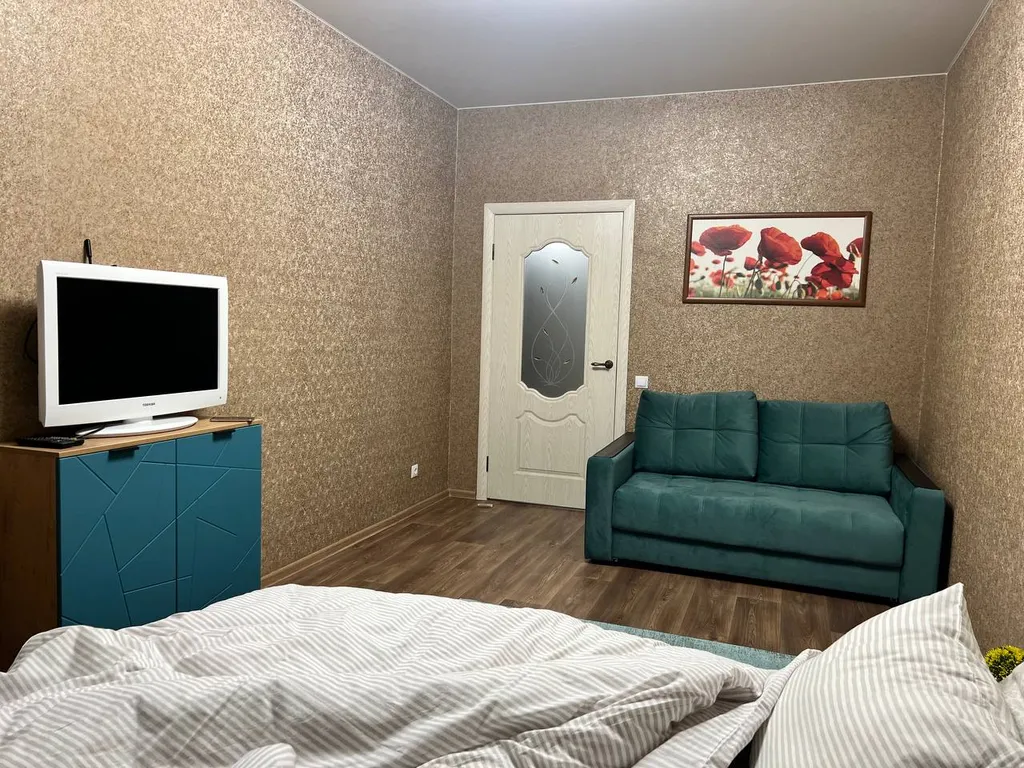 Квартира однокомнатная в микрорайоне 5-й, 39 м², Камышин — спальня, фото 2
