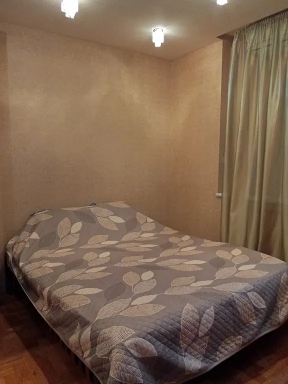Квартира однокомнатная на улице Державина, 50 м², Великий Новгород — спальня, фото 2
