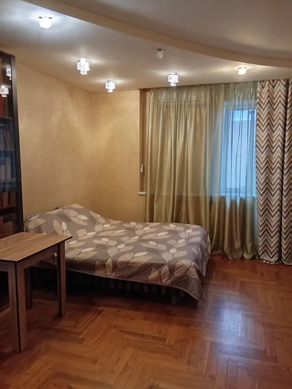Квартира однокомнатная на улице Державина, 50 м², Великий Новгород — спальня, фото 3