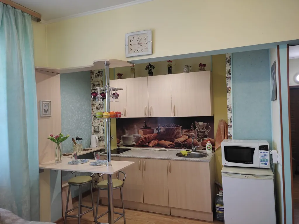 Студия однокомнатная в Свердловском, 36 м², Иркутск — кухня, фото 4
