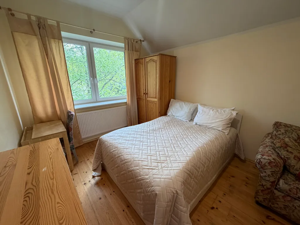 Квартира трёхкомнатная на улице Ленина, 70 м², Светлогорск — спальня, фото 6