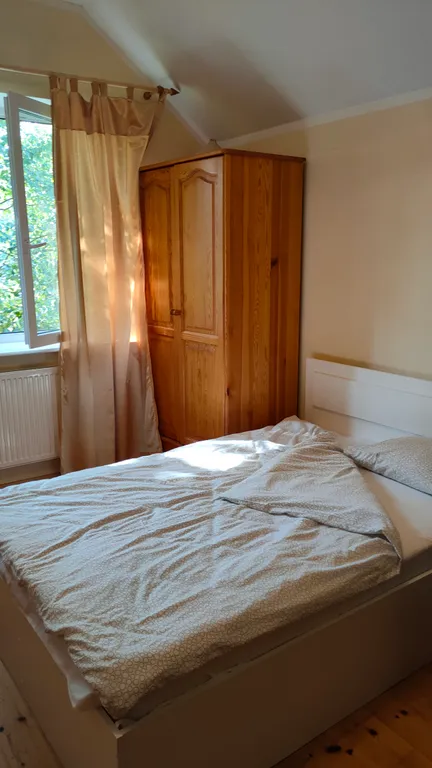 Квартира трёхкомнатная на улице Ленина, 70 м², Светлогорск — спальня, фото 7
