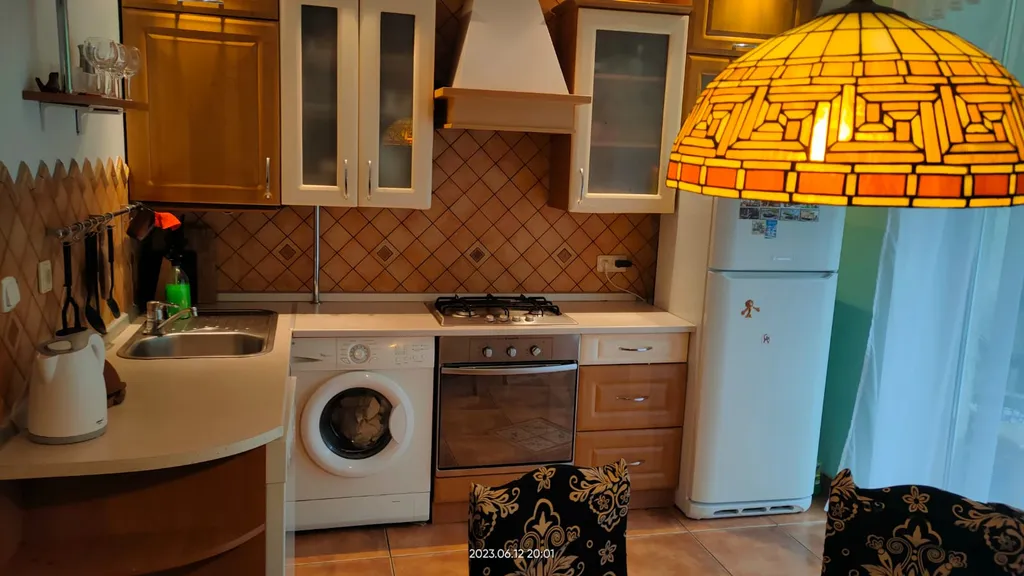 Квартира трёхкомнатная на улице Ленина, 70 м², Светлогорск — кухня, фото 5