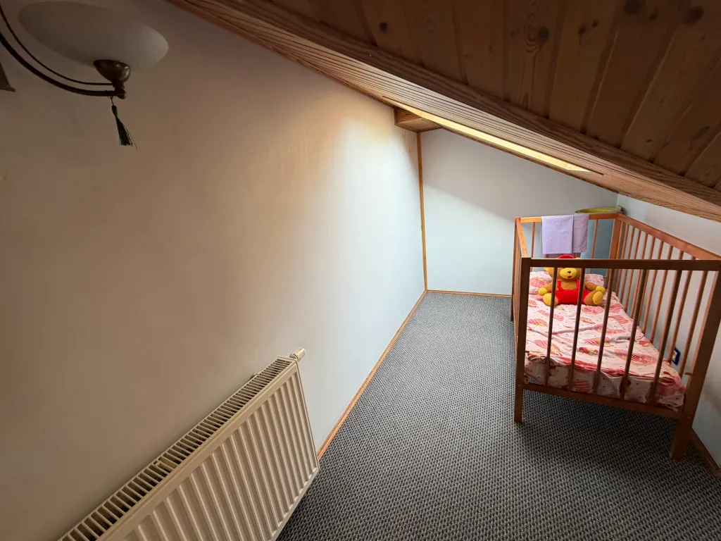 Квартира трёхкомнатная на улице Ленина, 70 м², Светлогорск — спальня, фото 14