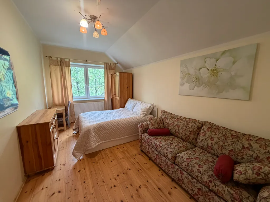 Квартира трёхкомнатная на улице Ленина, 70 м², Светлогорск — спальня, фото 5