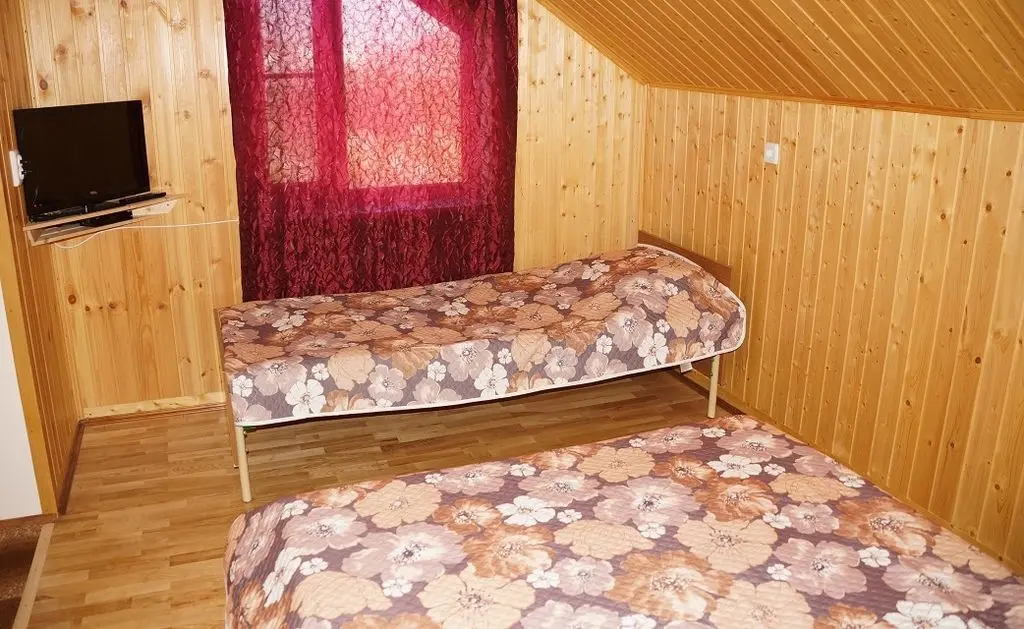 Трёхместный номер стандарт — вид из окна