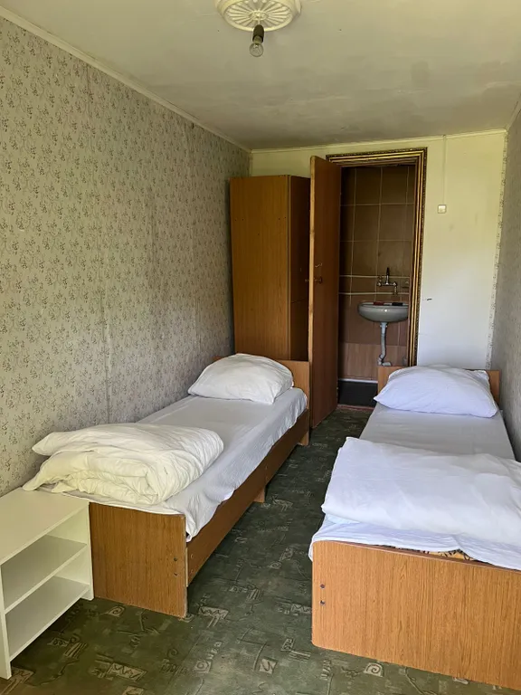 Трёхместный номер с удобствами (N19) — детали