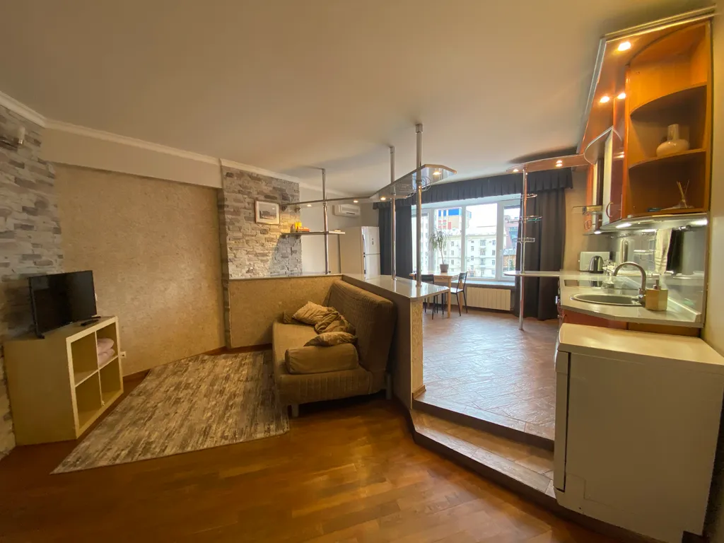 Двухкомнатная квартира рядом с АРТ квадратом