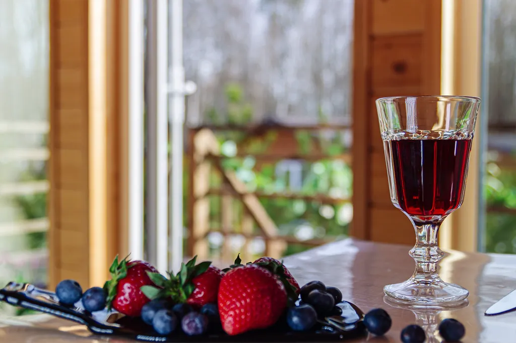 Уютный А-фрейм у леса и Красного озера