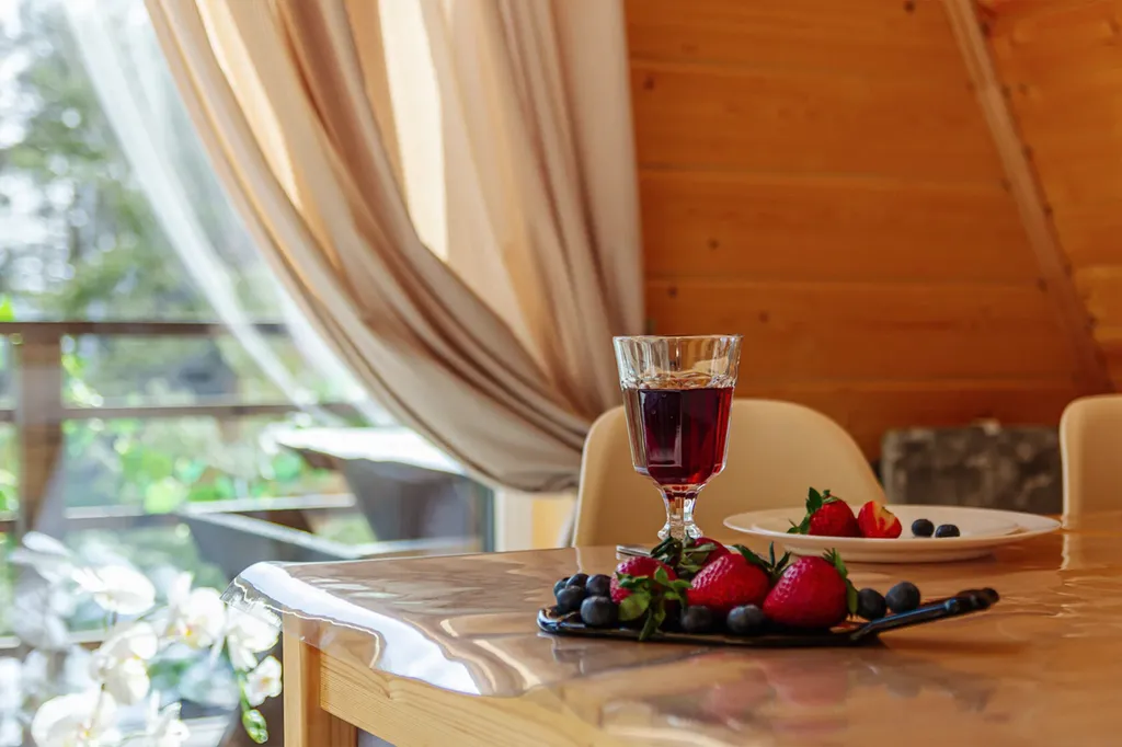 Уютный А-фрейм у леса и Красного озера