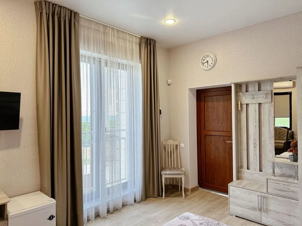 Трёхместный номер люкс с видом на море