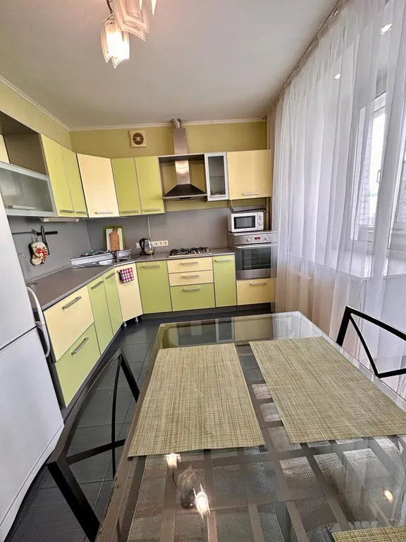 Квартира однокомнатная в Ново-Савиновском, 53 м², Казань — кухня, фото 3