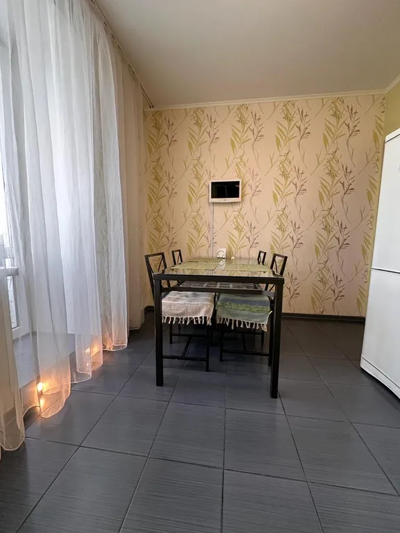 Квартира однокомнатная в Ново-Савиновском, 53 м², Казань — кухня, фото 4