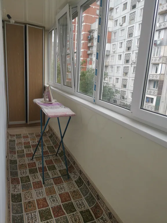 Квартира двухкомнатная на проспекте Петра I, 52 м², Махачкала — вид из окна