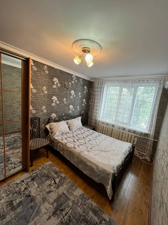 Квартира двухкомнатная на проспекте Петра I, 52 м², Махачкала — спальня, фото 4