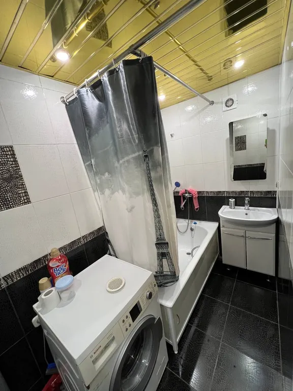 Квартира двухкомнатная на проспекте Петра I, 52 м², Махачкала — ванная комната