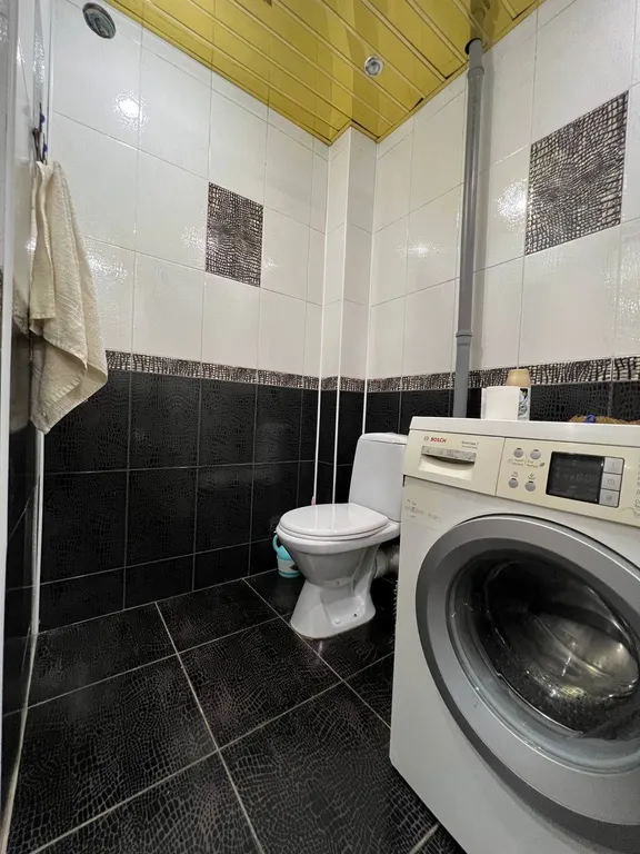 Квартира двухкомнатная на проспекте Петра I, 52 м², Махачкала — ванная комната, фото 2