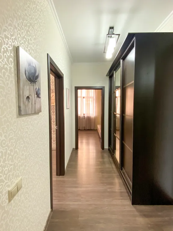 Квартира трёхкомнатная на улице Островского, 85 м², Геленджик — фото 10