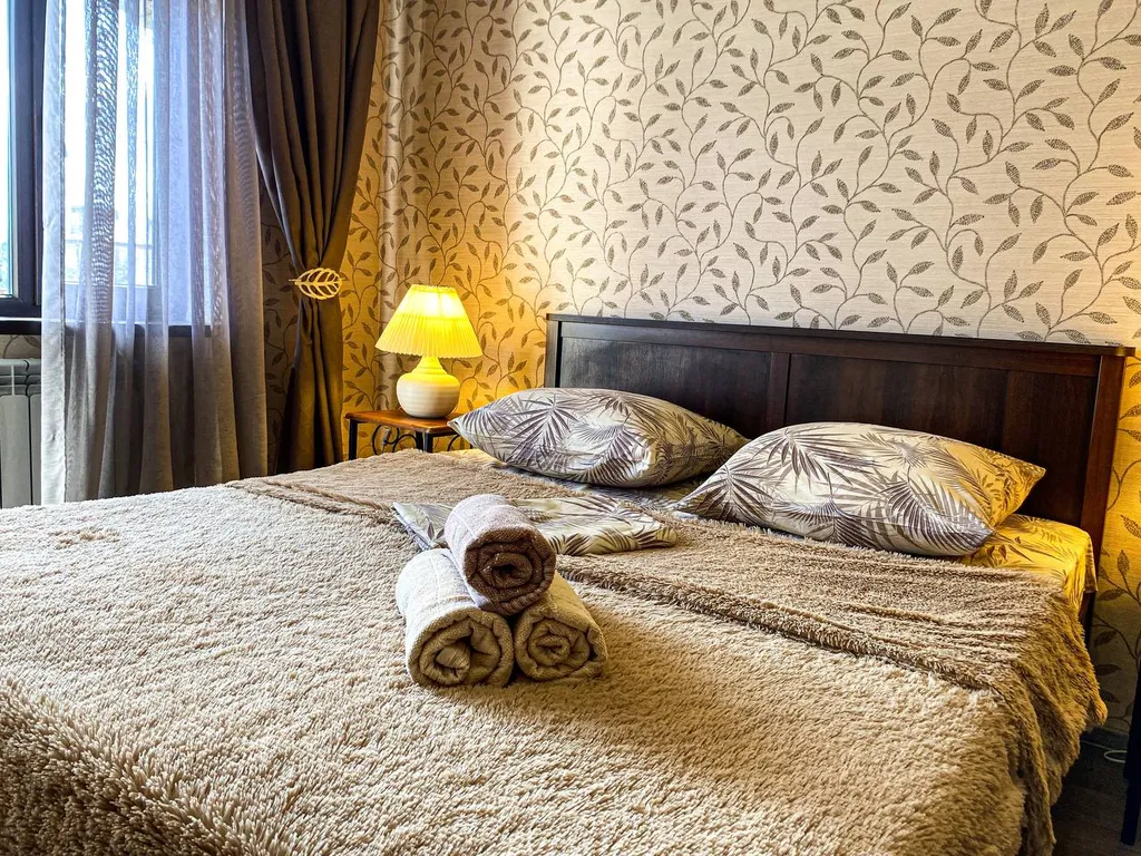 Квартира трёхкомнатная на улице Островского, 85 м², Геленджик — фото 11