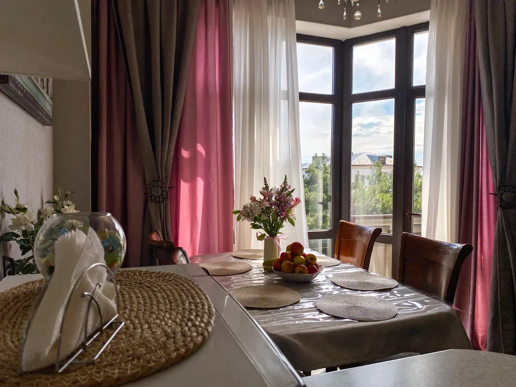 Квартира трёхкомнатная на улице Островского, 85 м², Геленджик — фото 2