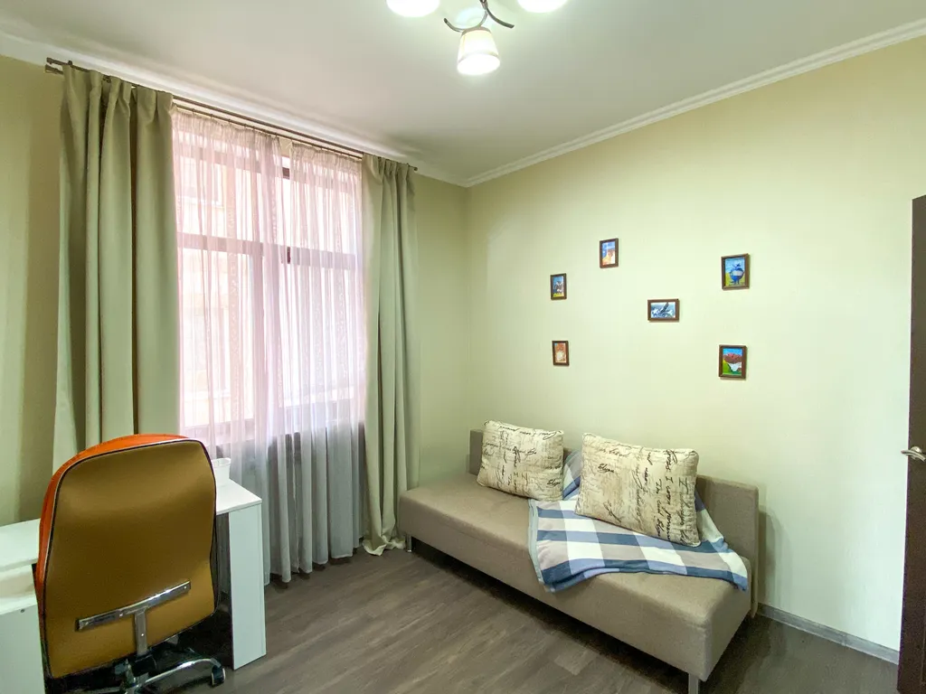 Квартира трёхкомнатная на улице Островского, 85 м², Геленджик — фото 22