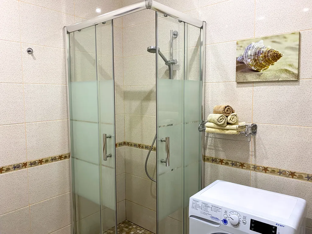 Квартира трёхкомнатная на улице Островского, 85 м², Геленджик — фото 26