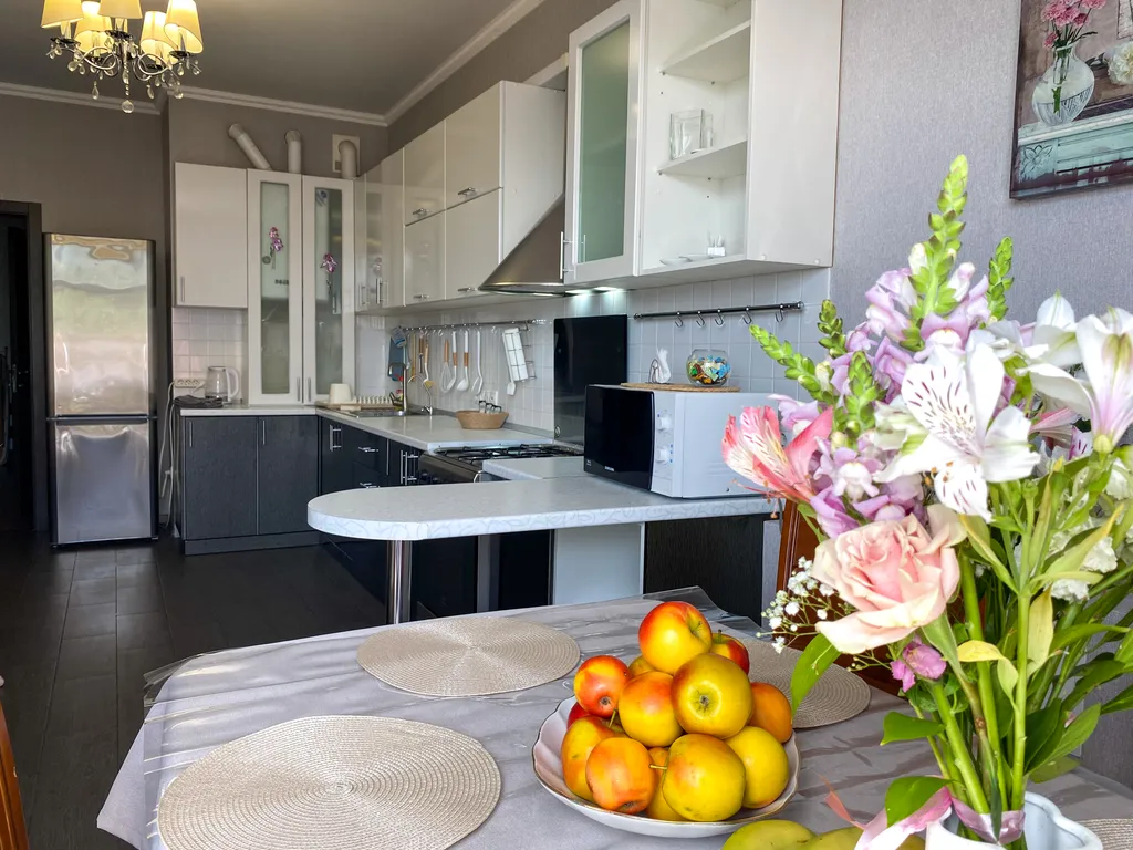 Квартира трёхкомнатная на улице Островского, 85 м², Геленджик — фото 4