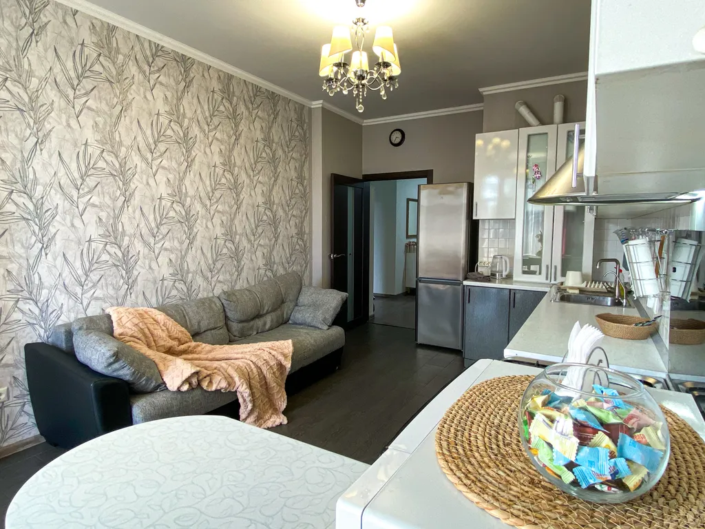 Квартира трёхкомнатная на улице Островского, 85 м², Геленджик — фото 6
