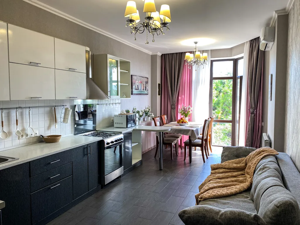 Квартира трёхкомнатная на улице Островского, 85 м², Геленджик — фото 7