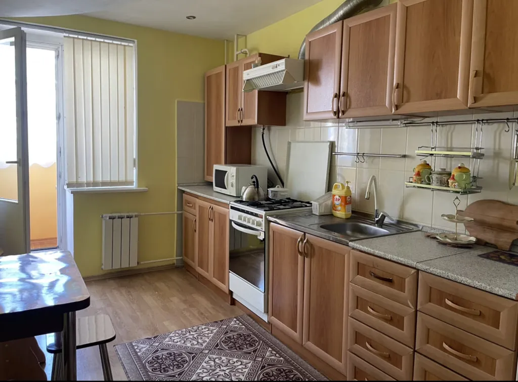 Квартира двухкомнатная на улице Зеленой, 60 м², Арзамас — кухня