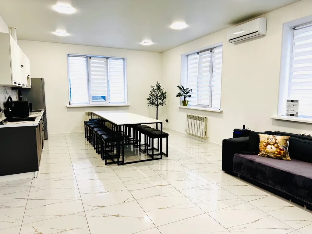 Коттедж 15-местный в Приволжском, 236 м², Казань — кухня, фото 2