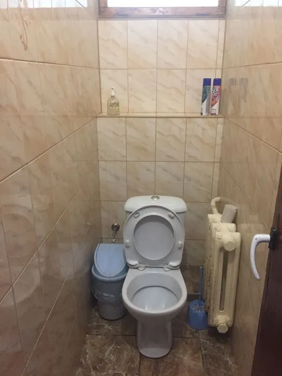 Двухместный номер с 2 отдельными кроватями эконом с общей ванной комнатой — Каисса, фото 3 из 3