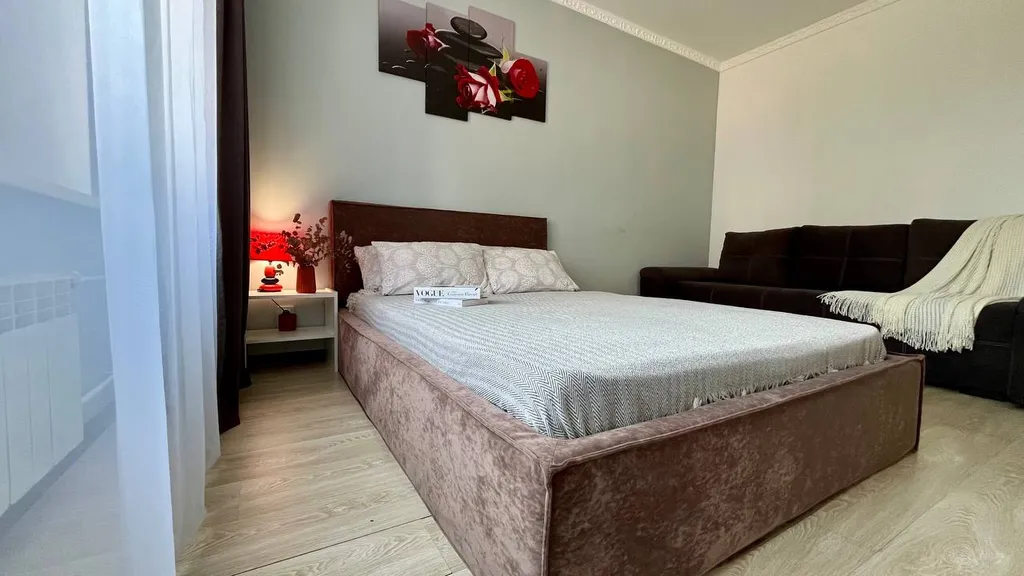 Квартира двухкомнатная в Октябрьском, 73 м², Иркутск — спальня, фото 9