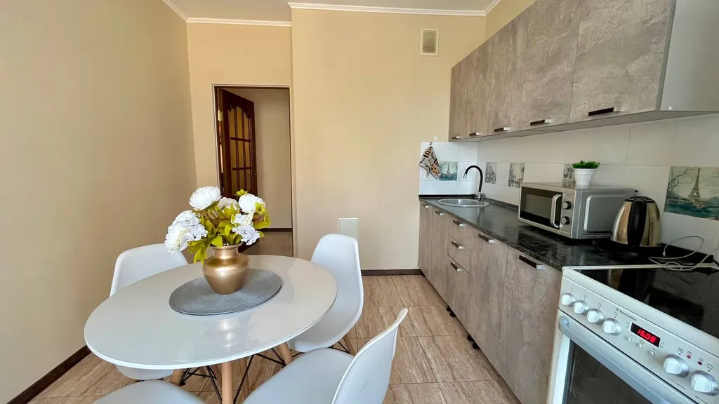 Квартира двухкомнатная в Октябрьском, 73 м², Иркутск — кухня, фото 3