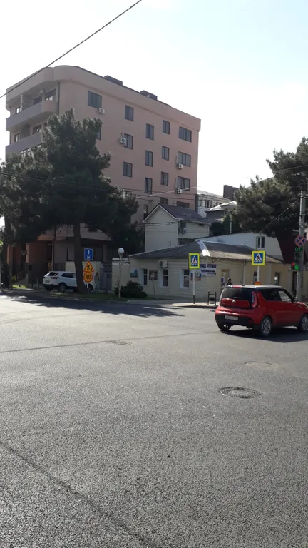 Квартира однокомнатная на улице Крымской, 42 м², Анапа — двор