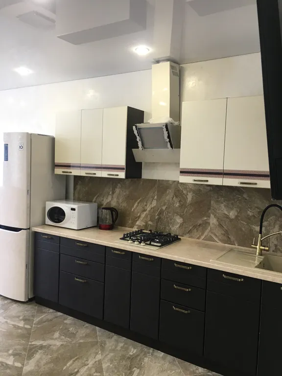 Квартира двухкомнатная на набережной Черноморской, 56 м², Феодосия — фото 14
